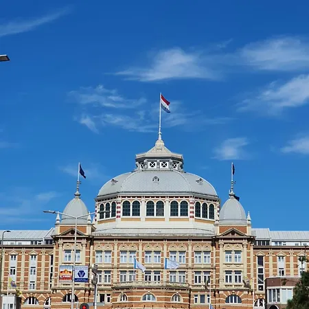 Bluebeach Scheveningen * Lahey